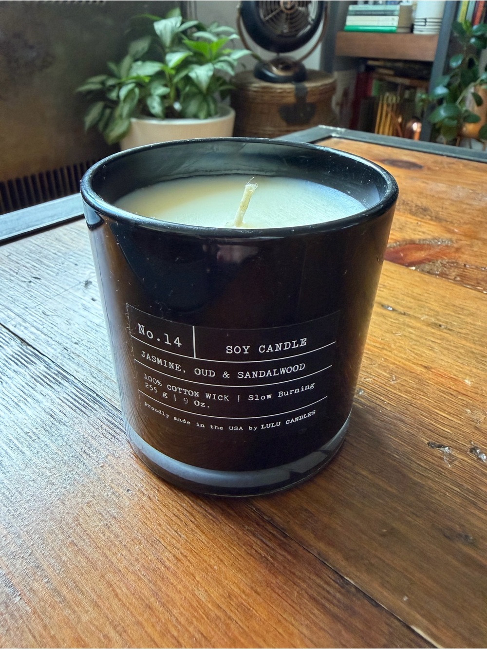 Lulu Candle No.14 Jasmine, Oud & Sandalwood - Picture 4 of 6